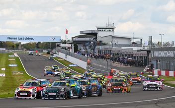 Terrific TOCA supports shine at Donington Park.