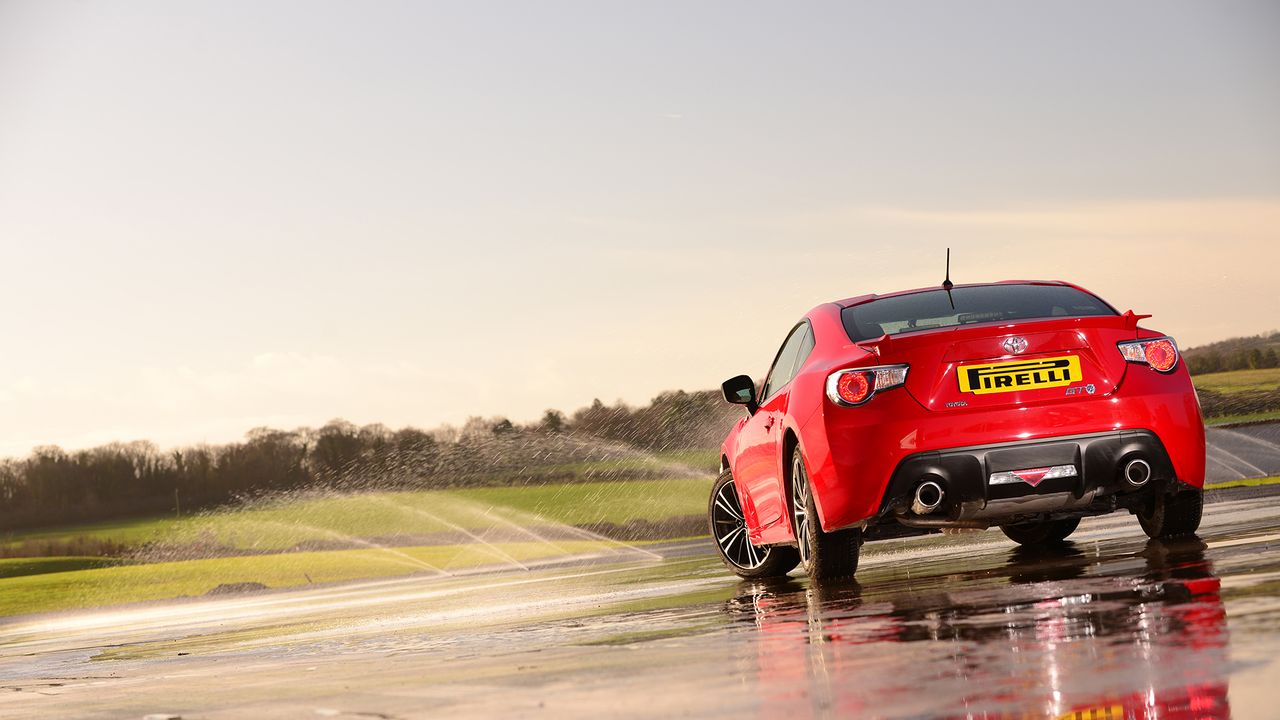 Skid Pan Driving Experiences Thruxton Circuit