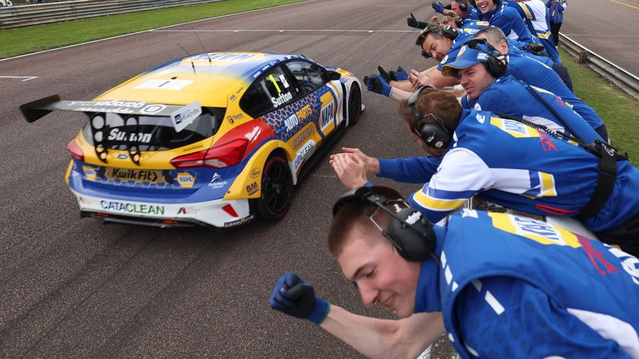 BTCC Winning at Thruxton