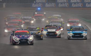 Jake Hill and Tom Ingram triumph to tee up BTCC title showdown.