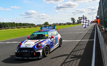 TOCA support championships soak up the sun at Croft.