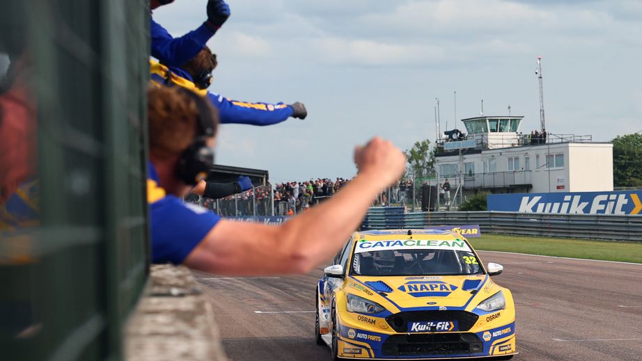 Daniel Rowbottom taking the victory with his team cheering him on.