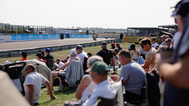 Fans watching BSB race