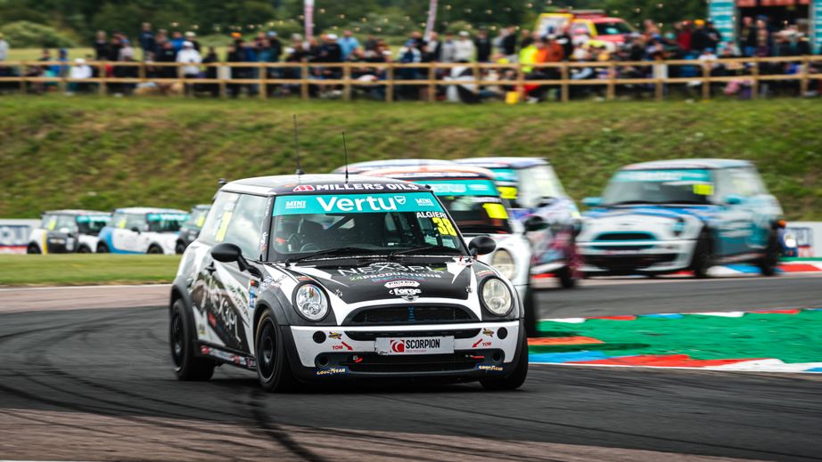 TOCA at Thruxton Circuit