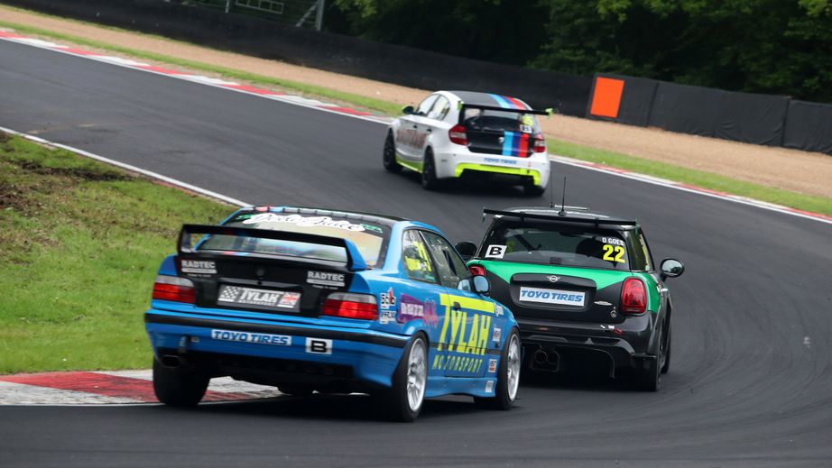 MSVR Cars on track