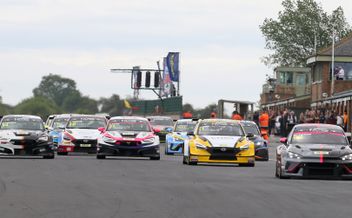 BARC entertains the masses on full-throttle weekend at Croft.