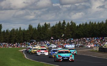Tom Ingram starts for the BTCC race meeting at Croft