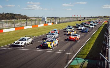 Porsche Great Britain announce Carwow as motorsport title partner.