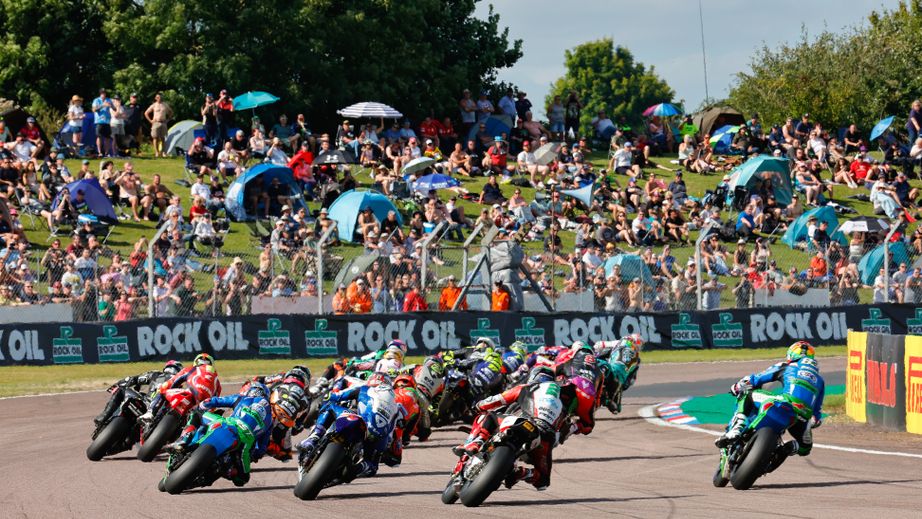 BSB First Corner at Thruxton