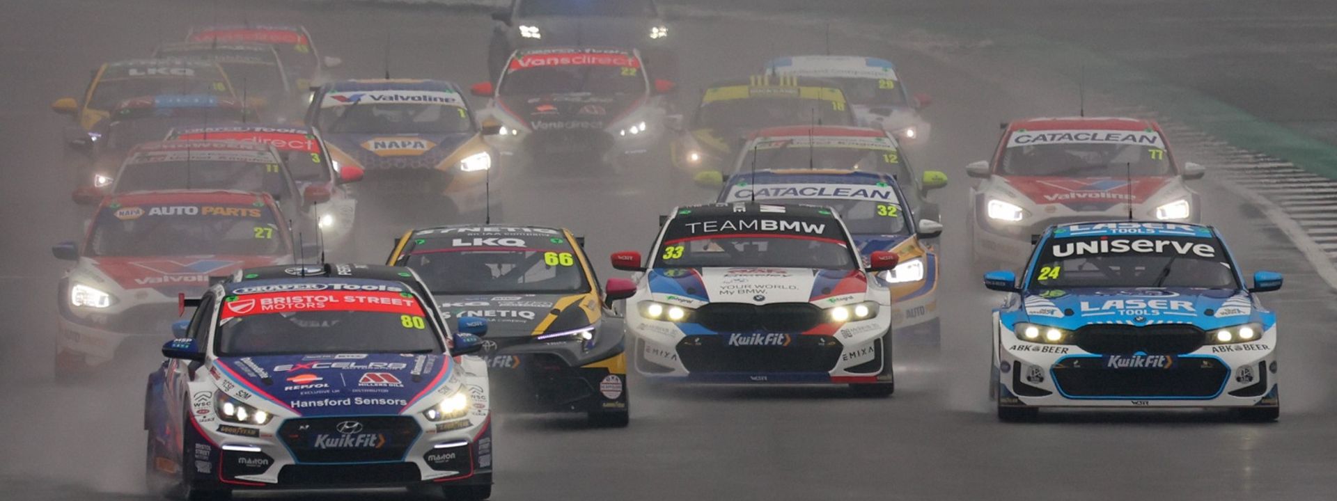 Jake Hill and Tom Ingram triumph to tee up BTCC title showdown.