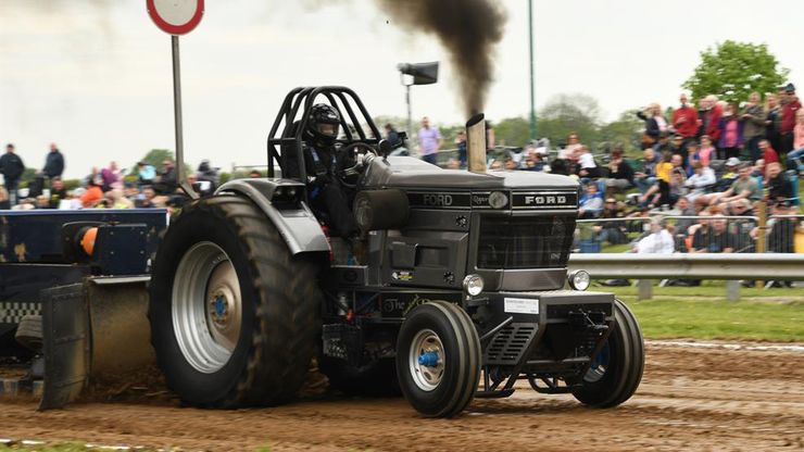 Tractor Pulling