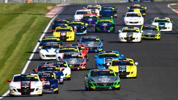 Ginetta Juniors on track