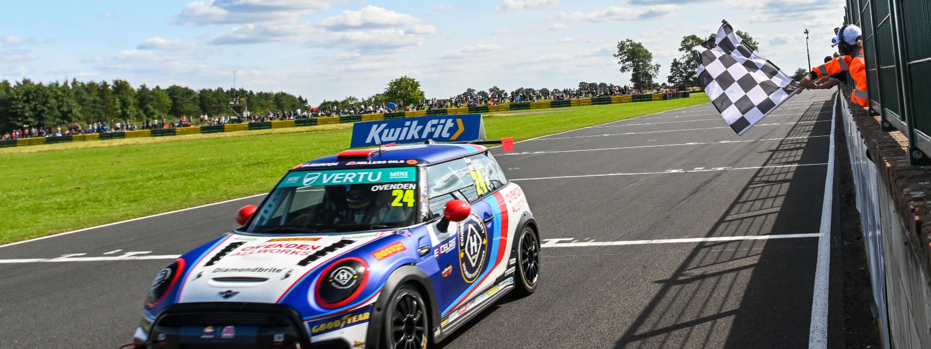TOCA support championships soak up the sun at Croft.