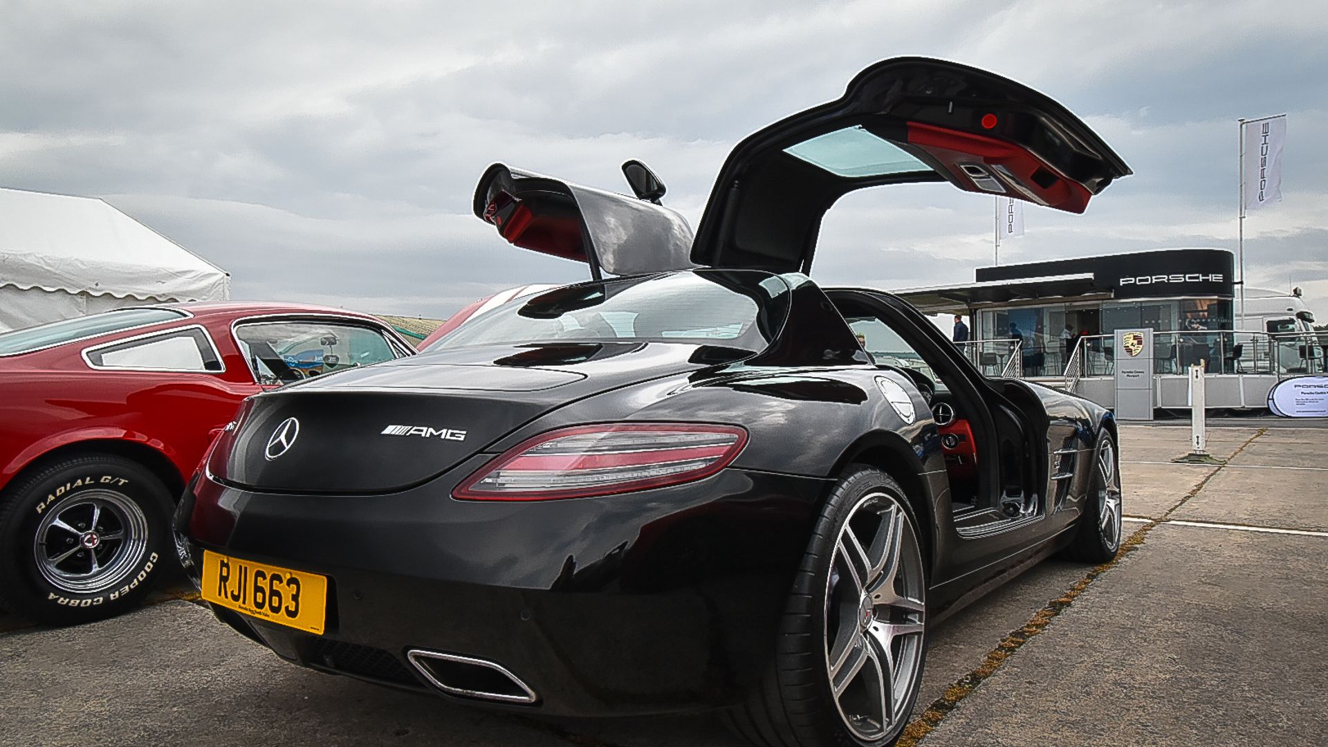Mercedes-Benz AMG SLS