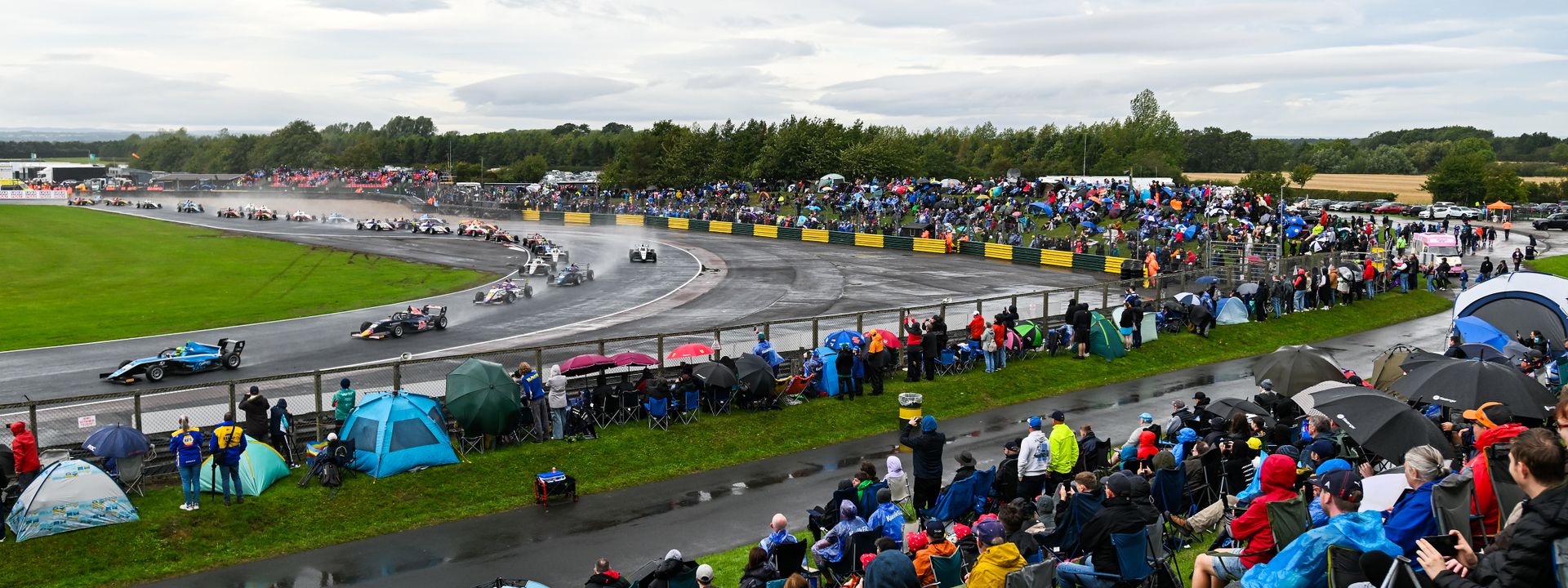 Title races heat up on TOCA support bill at Croft.