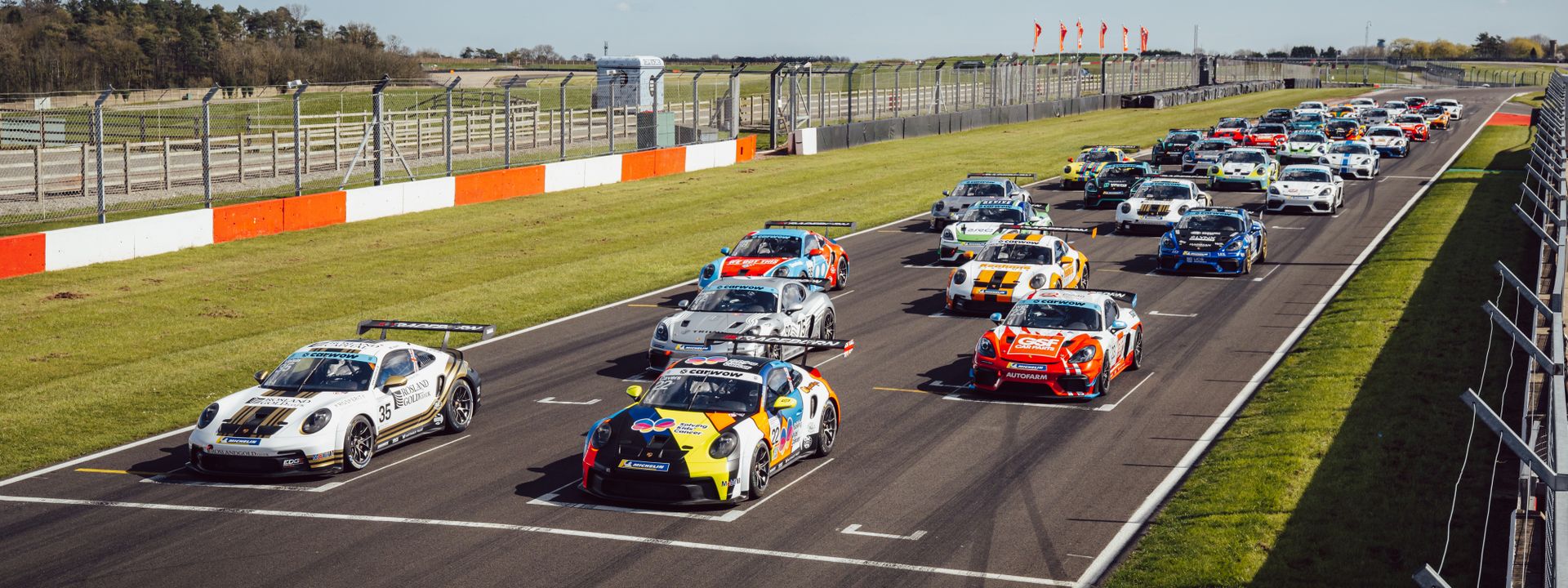 Porsche Great Britain announce Carwow as motorsport title partner.