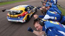 BTCC Winning at Thruxton