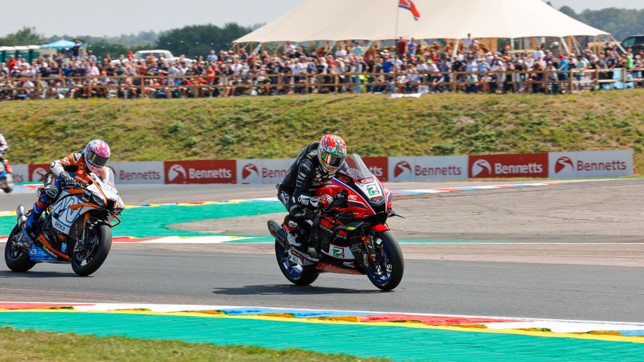Kyle Ryde racing with a cheering crowd on Woodham Hill