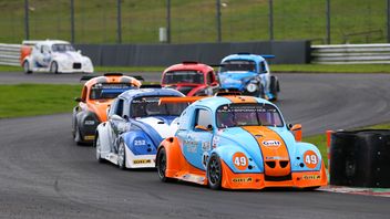 Racing cars at Croft Circuit