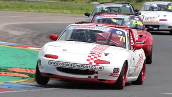 Mazda MX-5 on track