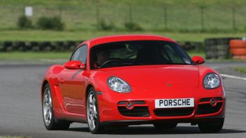 Porsche Cayman at Pembrey