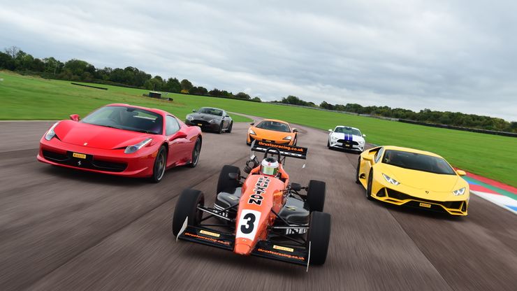 Cars on track at Thruxton Circuit